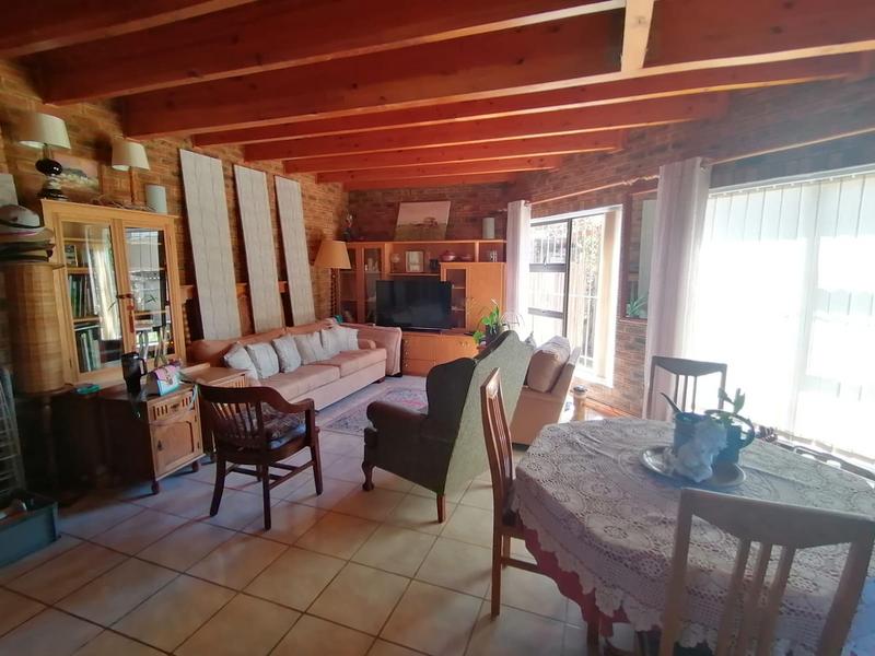5 Bedroom Property for Sale in Sandbaai Western Cape